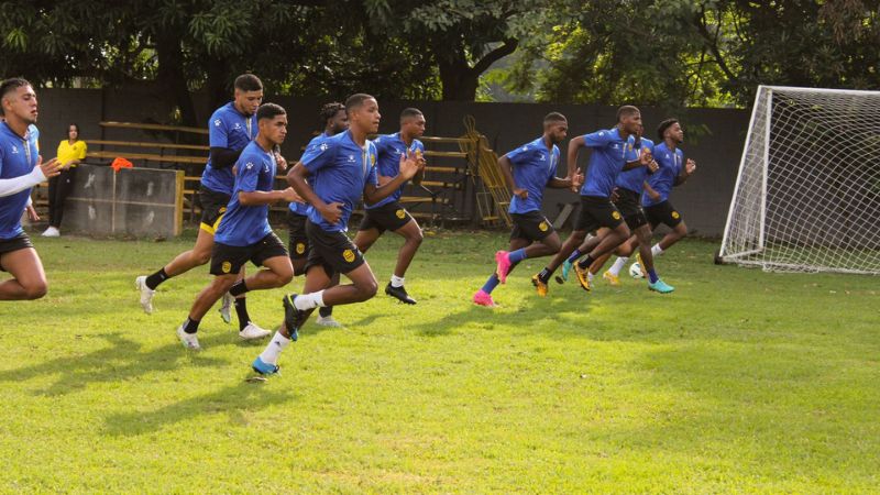 Los jugadores del Real España esperan mostrar otra cara este miércoles contra Potros de Olancho FC.