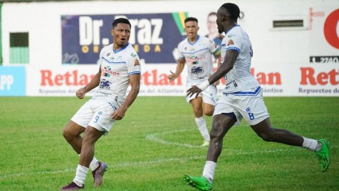 El delantero Frelys López anotó los dos goles del triunfo del equipo Victoria sobre Potros de Olancho FC.