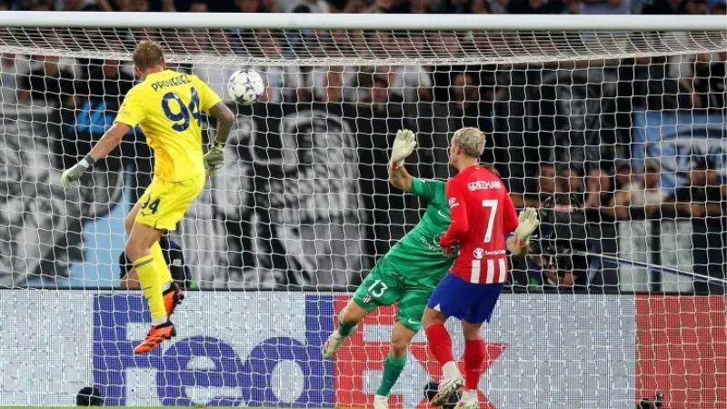 Al minuto 90+5, el portero Iván Provedel anotó el gol del empate de la Lazio ante el Atlético de Madrid en la primera fecha de la Champions.