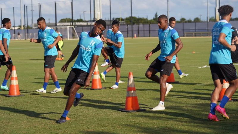 El joven Julián Martínez vivió un sueño el domingo al debutar con la Selección mayor frente a Guatemala.