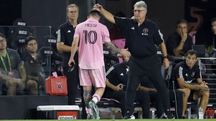 Lionel Messi abandonó la cancha antes de que concluyera el primer tiempo del partido entre Inter Miami y Toronto FC.