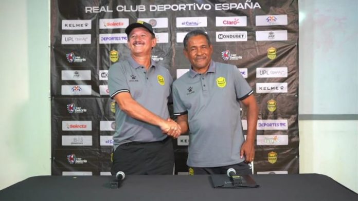 Los técnicos Mauro Reyes y José Valladares se unieron para tratar de sacar al Real España de la incómoda posición en que se encuentra en el actual campeonato.