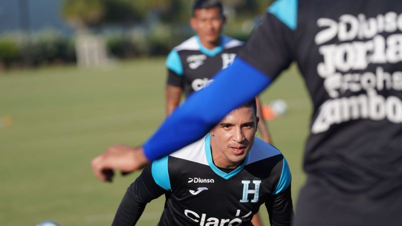 El delantero Michaell Chirinos trabajó este martes sin problemas junto a sus compañeros de Selección.