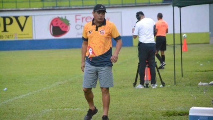 El técnico del equipo Génesis Comayagua, Reinaldo Tilguath, ya palpita el partido del jueves ante Olimpia.