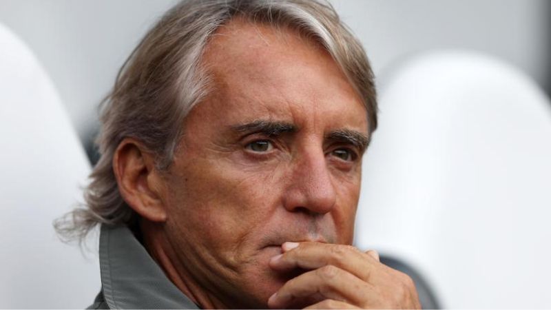 La Federación Italiana de Fútbol analiza la posibilidad de demandar al ex seleccionador Roberto Mancini por daños y perjuicios.