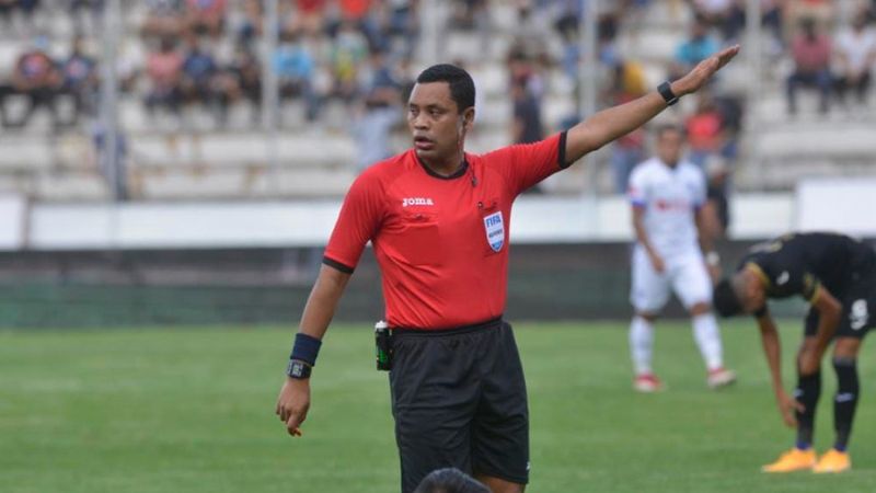 El juez central hondureño, Selvin Brown, estará en dos partidos de la Nations League de la Concacaf.