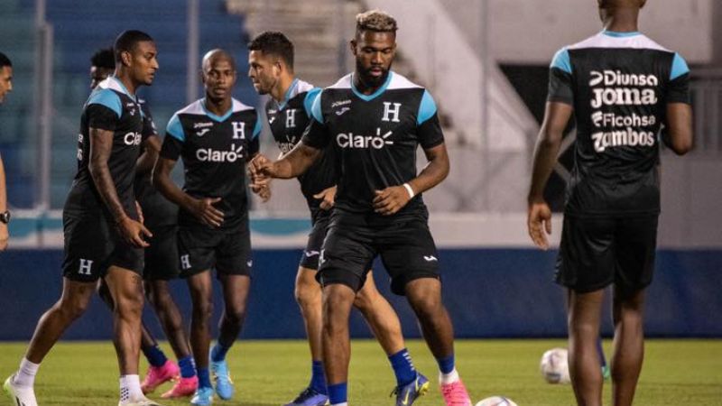 Los seleccionados nacionales trabajaron el sábado por la noche en el estadio Nacional "Chelato Uclés".