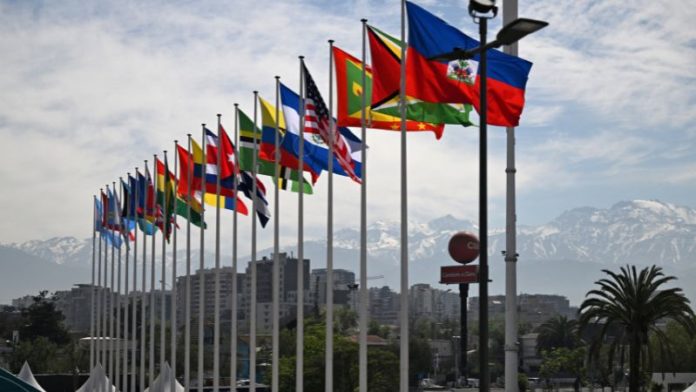 Las banderas de los países participantes en los Juegos Panamericanos ya flamean en Santiago, Chile.