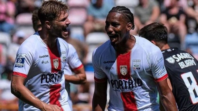 El delantero hondureño, Bryan Róchez, anotó este domingo con el equipo UD Leiria en la segunda división de Portugal.