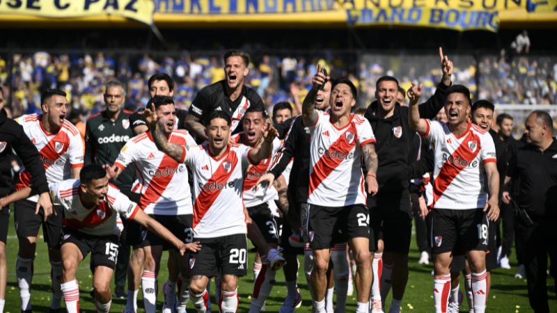 Los jugadores del River Plate se dieron el lujo de celebrar en la casa de su archirrival, Boca Juniors.