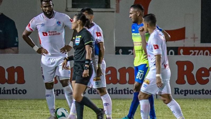 La novedad en el partido entre Potros de Olancho FC y Olimpia fue el regreso de la árbitra Melissa Pastrana.