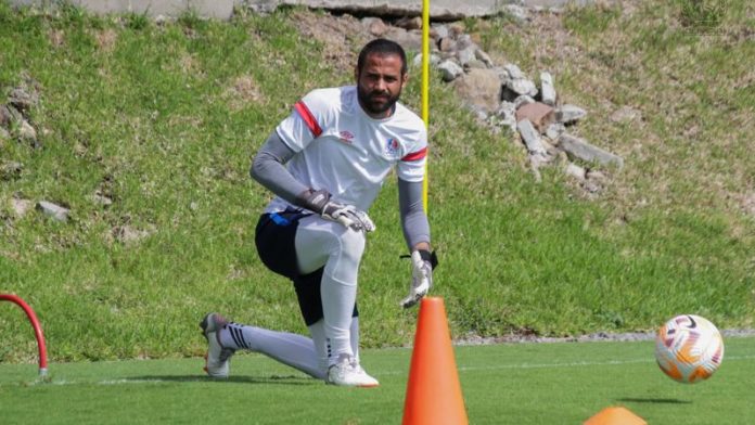 El portero Edrick Menjívar no pudo estar con Olimpia contra Potros de Olancho FC por problemas de salud, pero espera estar listo para el clásico del domingo contra Motagua.