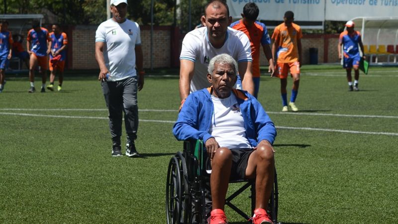 El técnico Héctor Castellón no ha podido levantar a los Lobos UPNFM en el torneo de Apertura. 