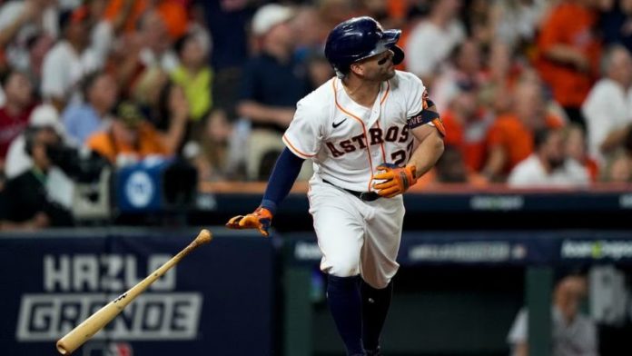 El venezolano José Altuve contribuyó con su poderío en el bate para el triunfo de 6-4 de los Astros de Houston sobre los Mellizos de Minnesota por la Serie Divisional.