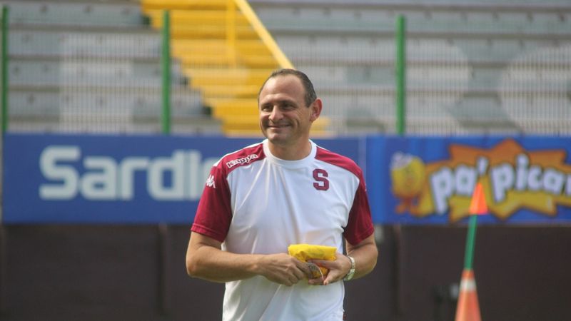 El secretario técnico del Saprissa, José Francisco Porras, está tocando todas las puertas para solventar el ingreso a Honduras para el partido del 25 de octubre contra Motagua.