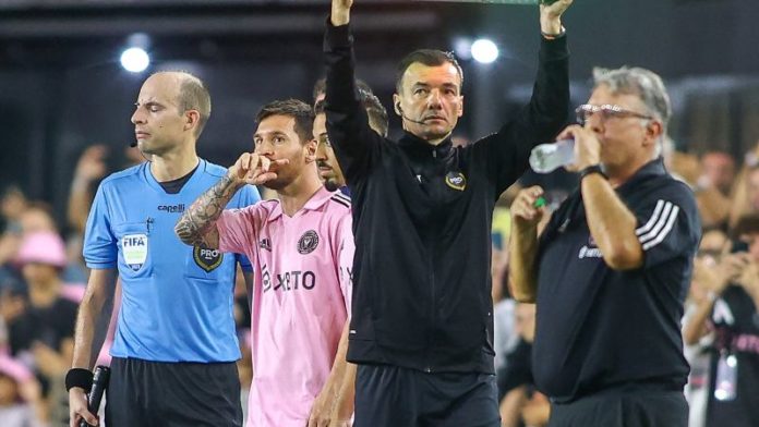 El técnico del Inter Miami, Gerardo "Tato" Martino, dice que mira a Lionel Messi en Barcelona, pero de visita.