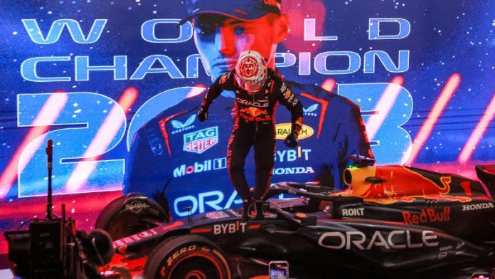 Max Verstappen se coronó campeón por tercer ocasión consecutiva de la Fórmula 1.