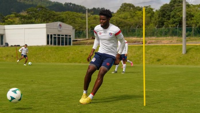 El defensa derecho de Olimpia, Maylor Núñez, se incorporará este viernes a la Selección Nacional a petición de Reinaldo Rueda.