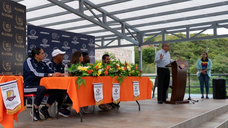 La mesa principal de las actividades deportivas en UNITEC.