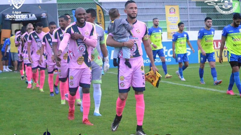Los equipos Génesis Comayagua y Potros de Olancho FC ofrecieron un entretenido partido que terminó igualado.