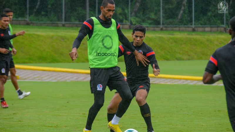 En el puesto de Carlos Pineda, el técnico de Olimpia, Pedro Troglio, tendrá que adaptar un sustituto, pues en ese puesto se desempeñaba German "Patón" Mejía.