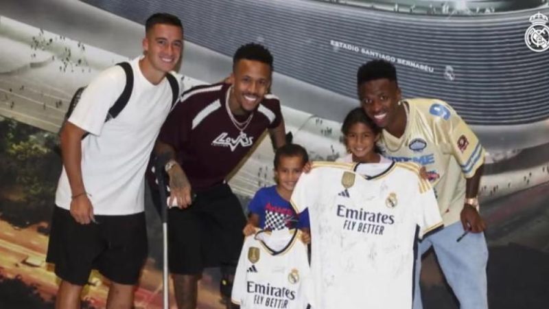El Real Madrid invitó el miércoles pasado al Santiago Bernabéu a la niña agredida verbalmente por malos seguidores del Atlético de Madrid.
