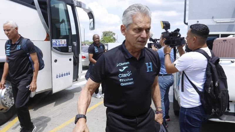 El seleccionador nacional, Reinaldo Rueda, decidió guardar silencio previo a viajar a República Dominicana.