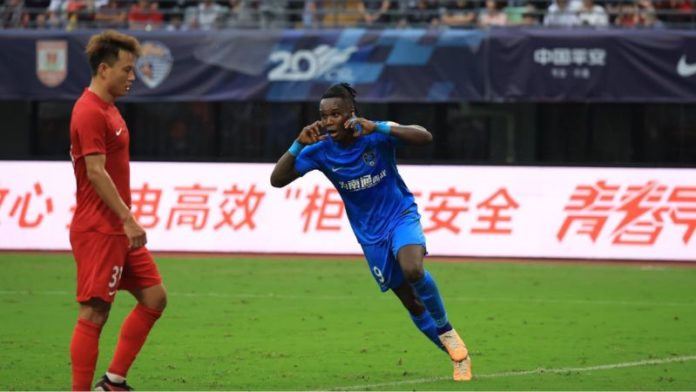 El delantero Rubilio Castillo celebra su octavo gol con el equipo Nantonmg Zhiyun FC.