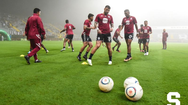 Los jugadores del Saprissa visitarán este lunes la Embajada de Honduras en San José, Costa Rica.