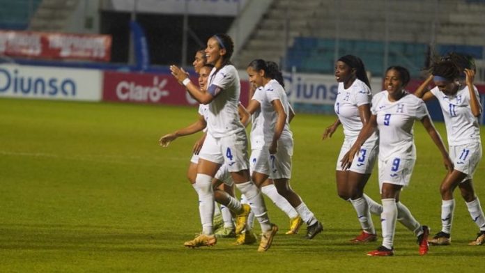 Las seleccionadas hondureñas buscarán "revancha" este domingo frente a las salvadoreñas.