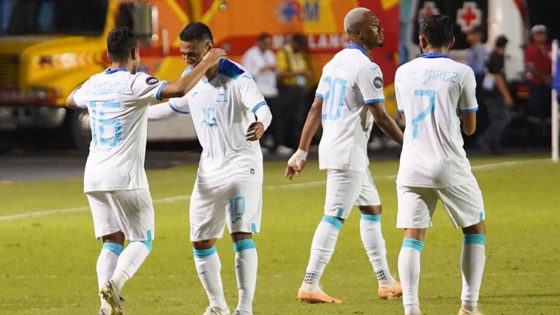 Los jugadores de la Selección Nacional esperan celebrar este jueves en su visita a Cuba.