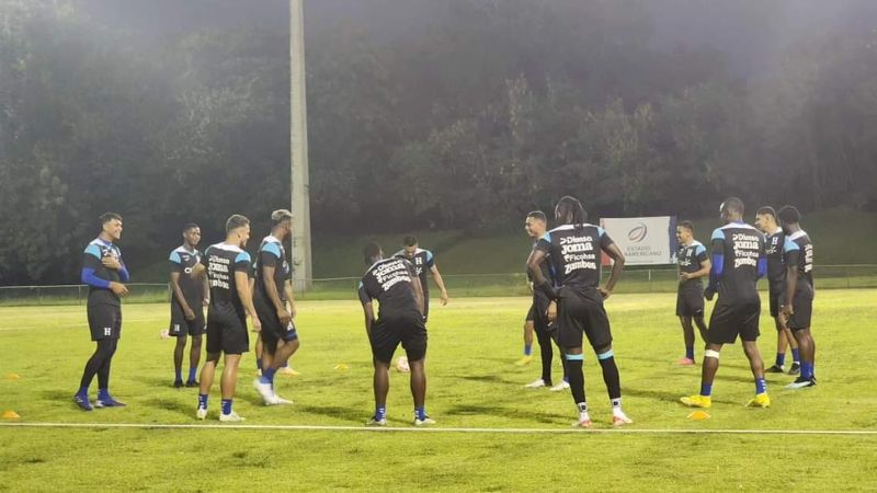 Los integrantes de la Selección Nacional trabajaron en la cancha del estadio Panamericano San Cristóbal de Santo Domingo.