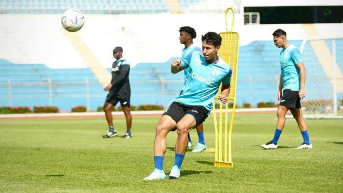 La Selección Nacional realiza el segundo día del microciclo con la mirada puesta en Cuba.