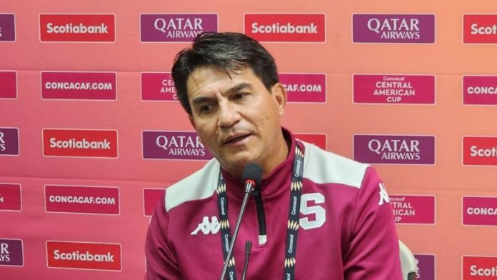 El técnico del Saprissa, Vladimir Quesada, confía en lograr la clasificación a la Concachampions en el Ricardo Saprissa.