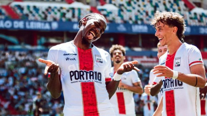 El delantero hondureño Bryan Róchez anotó este domingo su cuarto gol consecutivo con el UD Leiria.