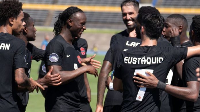 Canadá pegó primero en su duelo particular con Jamaica, al derrotarlo este sábado 2-1 en Kingston.