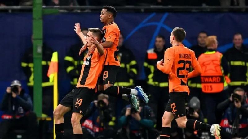 Con un gol de cabeza de Danylo Sikan, el Shakhtar selló su victoria ante el Barcelona. 