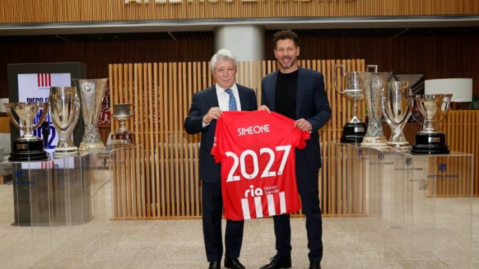 Diego Simeone renueva con el Atlético de Madrid hasta el 2027.