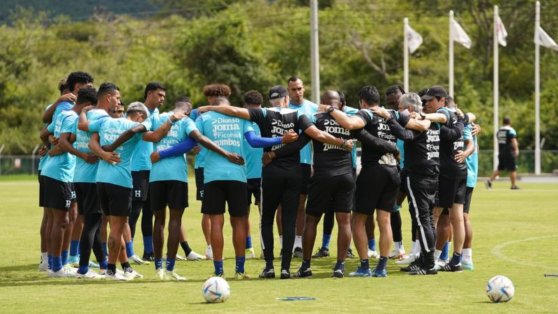 El seleccionador nacional, Reinaldo Rueda, comenzó a trabajar a partir de este martes con plantel completo.