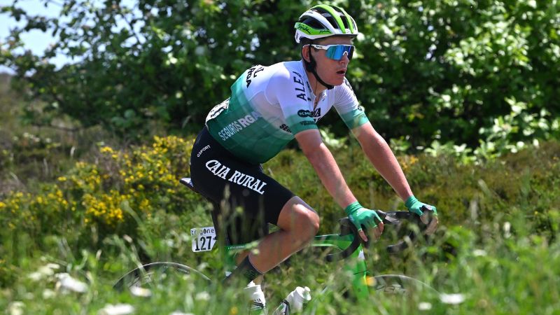 El ciclista español Josu Etxeberria está en UCI luego de sufrir un accidente entrenando.