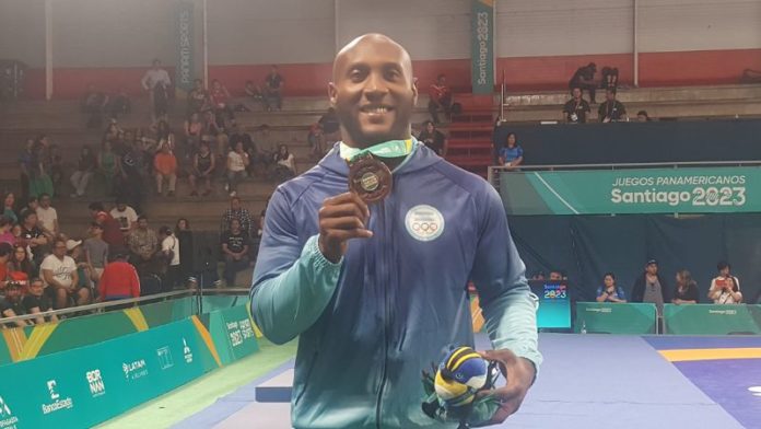 El luchador hondureño, Kevin Mejía, ganó para Honduras la medalla de bronce en los Juegos Panamericanos Santiago 2023.