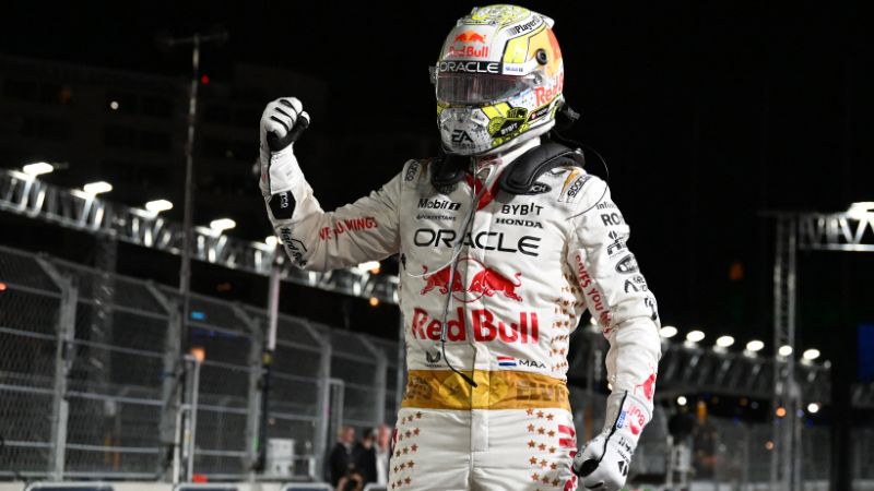 El piloto holandés de Red Bull Racing, Max Verstappen, celebra haber ganado el Gran Premio de Fórmula Uno de Las Vegas.