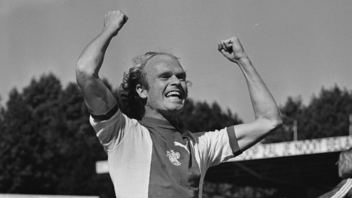 El ex jugador del Ajax de Amsterdam, Ruud Geels, falleción a los 75 años.