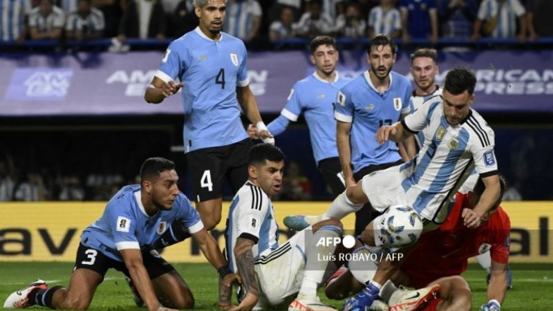 La selección de Uruguay despachó al segundo grande de Sudamérica, Argentina, al ganarle 2-0.
