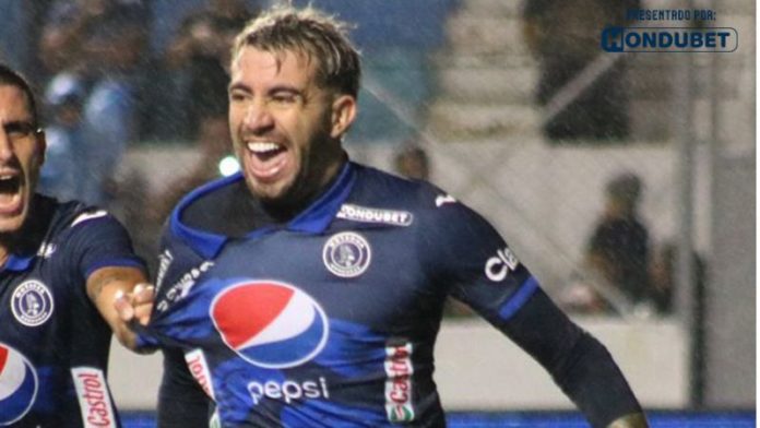 El delantero Agustín Auzmendi busca una segunda gran final consecutiva, esta vez con la camisa de Motagua.