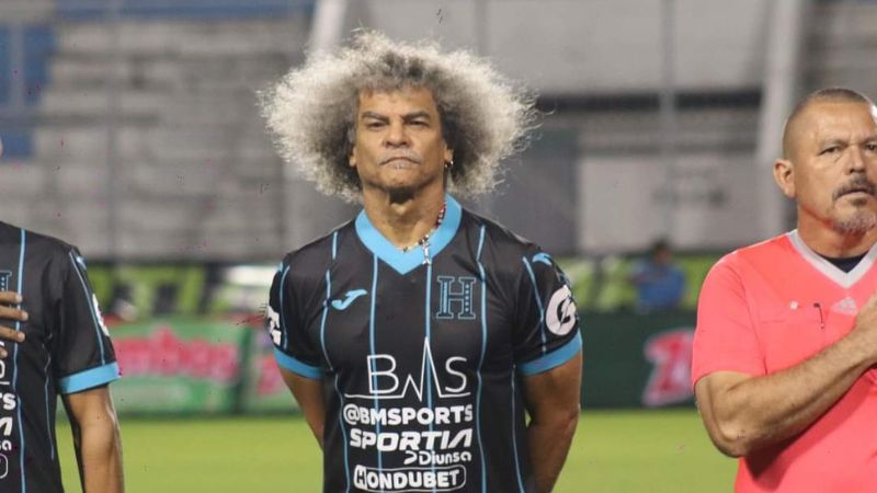 El internacional colombiano, Carlos "Pibe" Valderrama, acompañó a "Rambo" en su despedida.