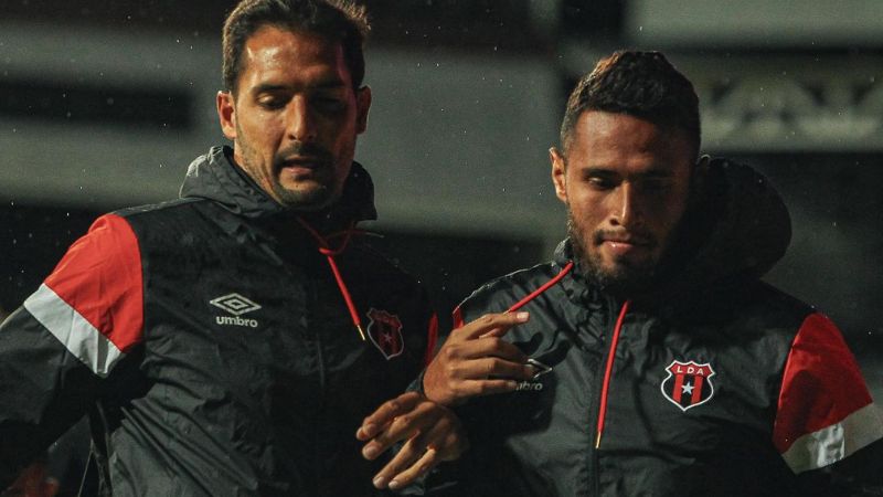 Celso Borges y Alex López son de los jugadores más experimentados en la Liga Deportiva Alajuelense.