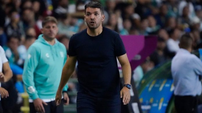 El DT argentino, Nicolás Larcamón se convirtió en el nuevo técnico del Cruzeiro de Belo Horizonte.