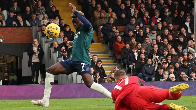 El volante del Arsenal, Bukayo Saka fue uno de los protagonistas al marcar el gol para los "Gunners".