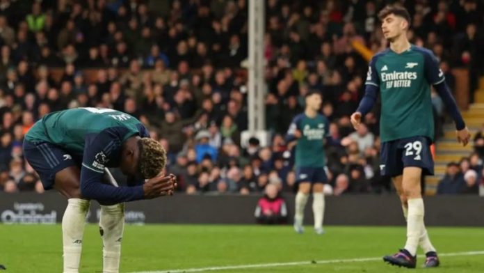 Arsenal perdió 1-2 ante el Fulham en un final de partido complicado.